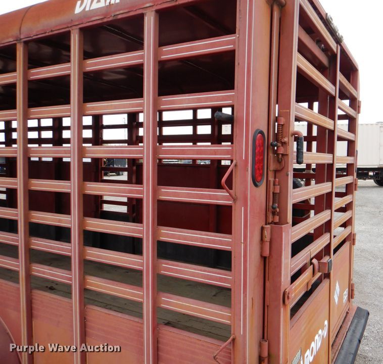image for item DJ0760 1992 Diamond D livestock trailer