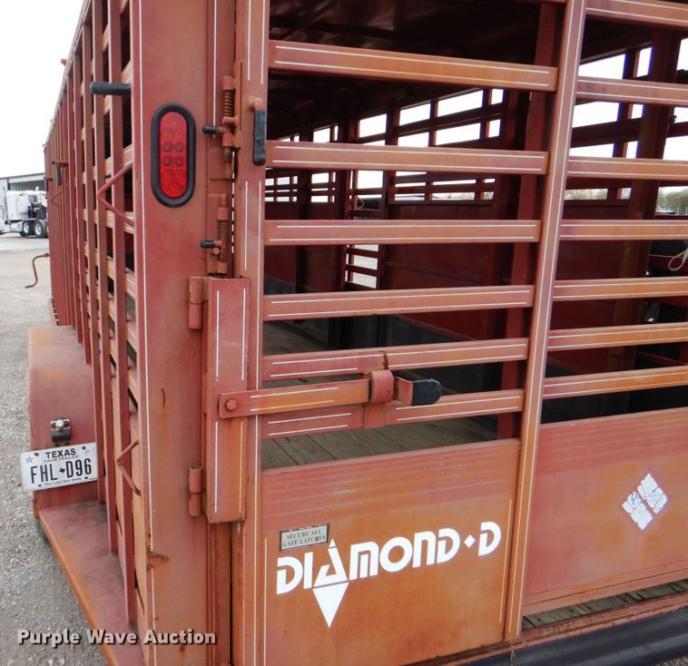image for item DJ0760 1992 Diamond D livestock trailer
