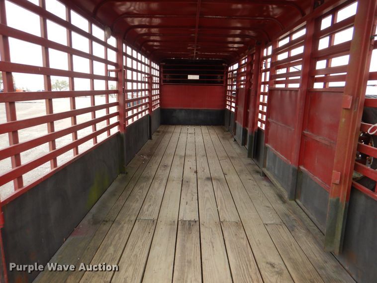 image for item DJ0760 1992 Diamond D livestock trailer