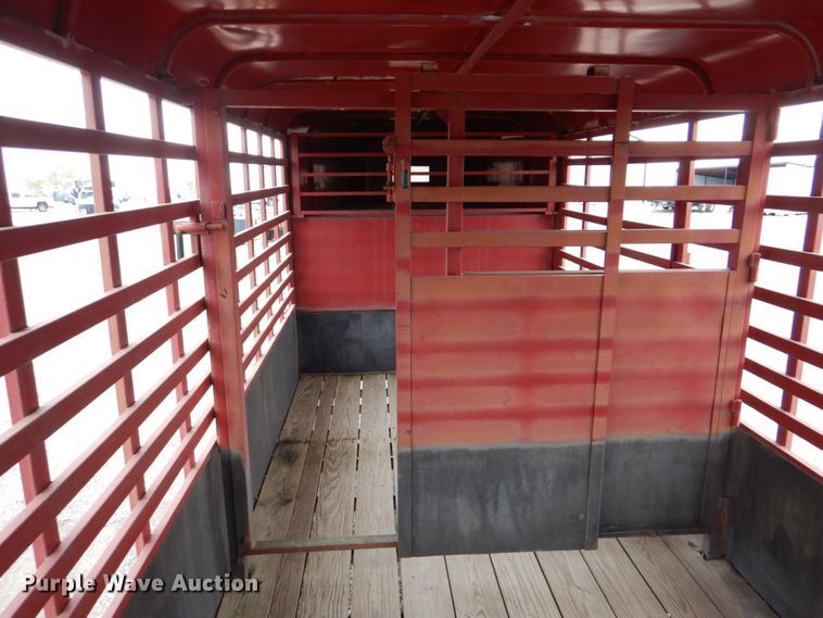 image for item DJ0760 1992 Diamond D livestock trailer