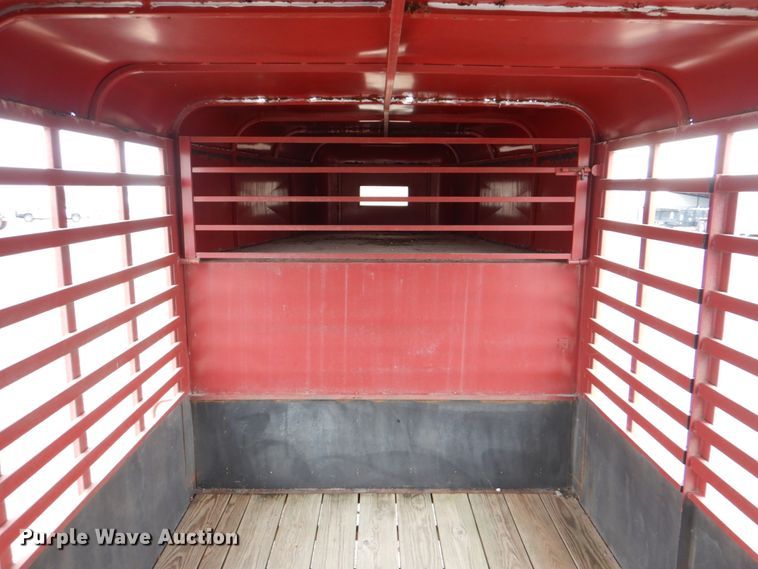 image for item DJ0760 1992 Diamond D livestock trailer