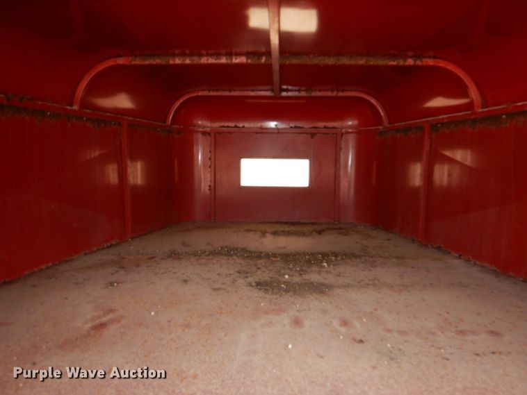 image for item DJ0760 1992 Diamond D livestock trailer