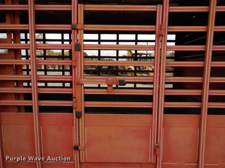 image for item DJ0760 1992 Diamond D livestock trailer