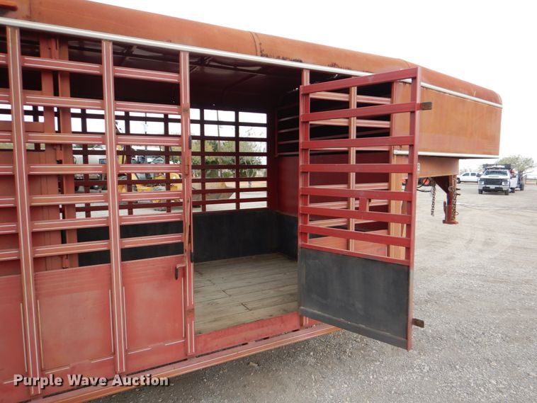 image for item DJ0760 1992 Diamond D livestock trailer