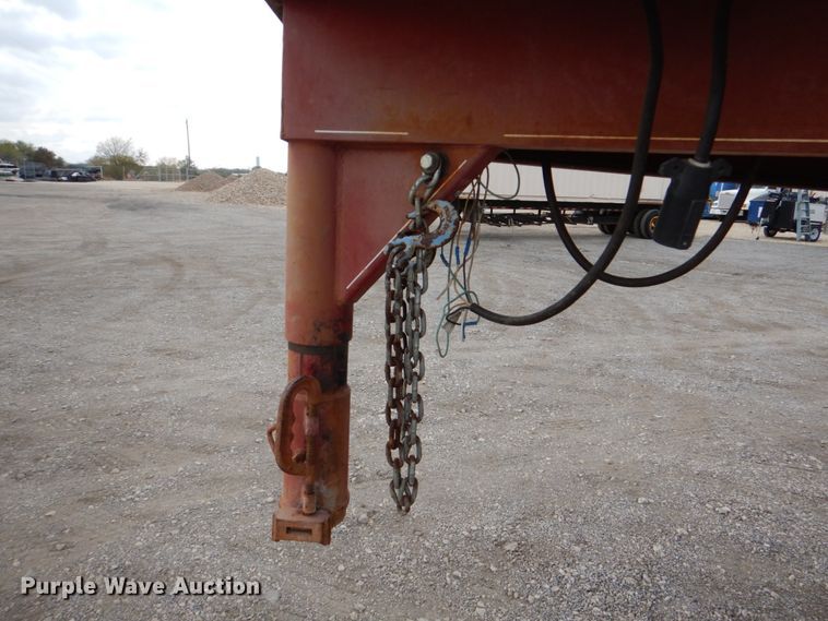 image for item DJ0760 1992 Diamond D livestock trailer