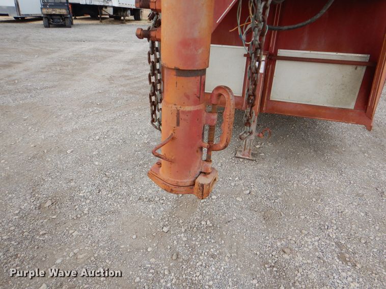 image for item DJ0760 1992 Diamond D livestock trailer