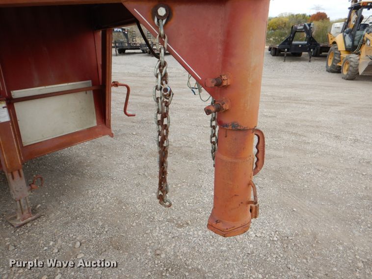 image for item DJ0760 1992 Diamond D livestock trailer