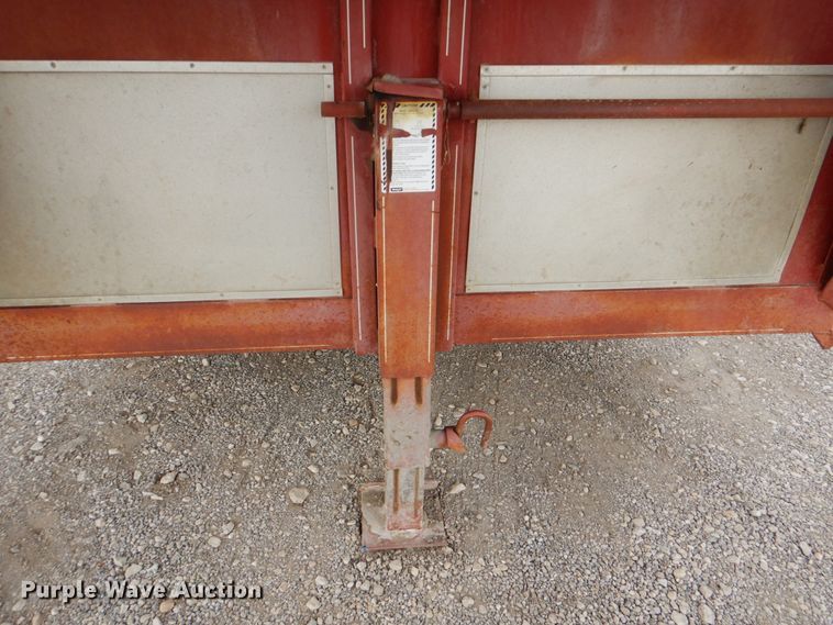 image for item DJ0760 1992 Diamond D livestock trailer