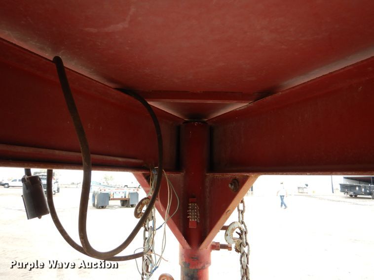 image for item DJ0760 1992 Diamond D livestock trailer