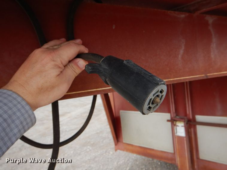 image for item DJ0760 1992 Diamond D livestock trailer