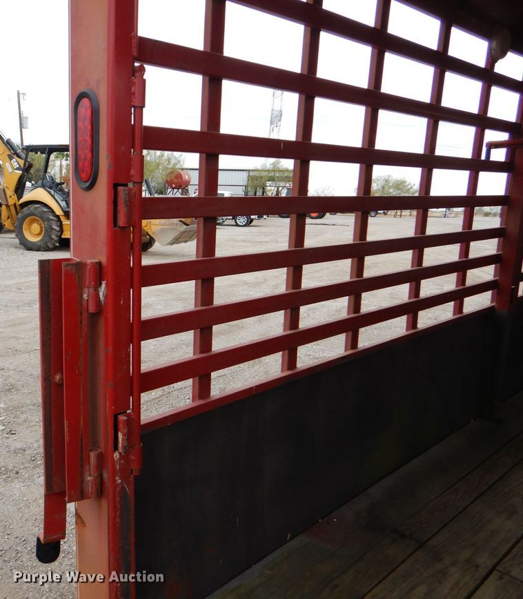 image for item DJ0760 1992 Diamond D livestock trailer