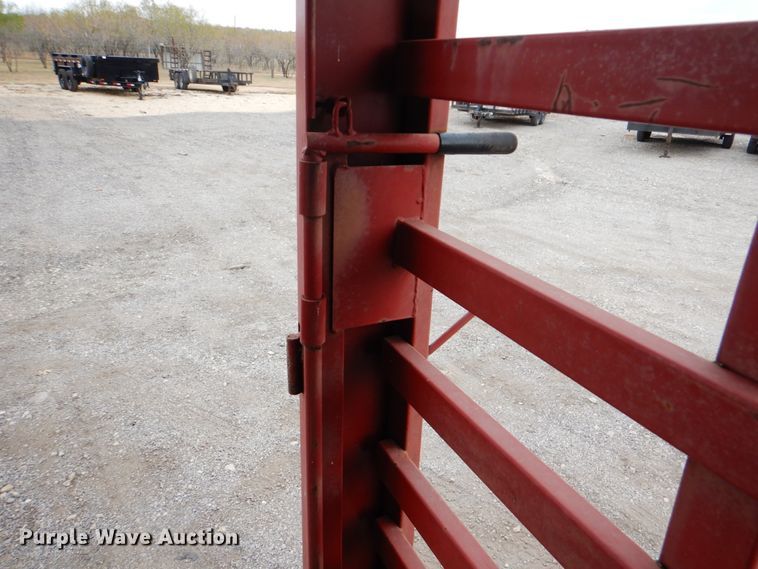 image for item DJ0760 1992 Diamond D livestock trailer