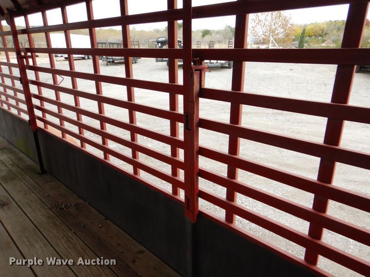 image for item DJ0760 1992 Diamond D livestock trailer