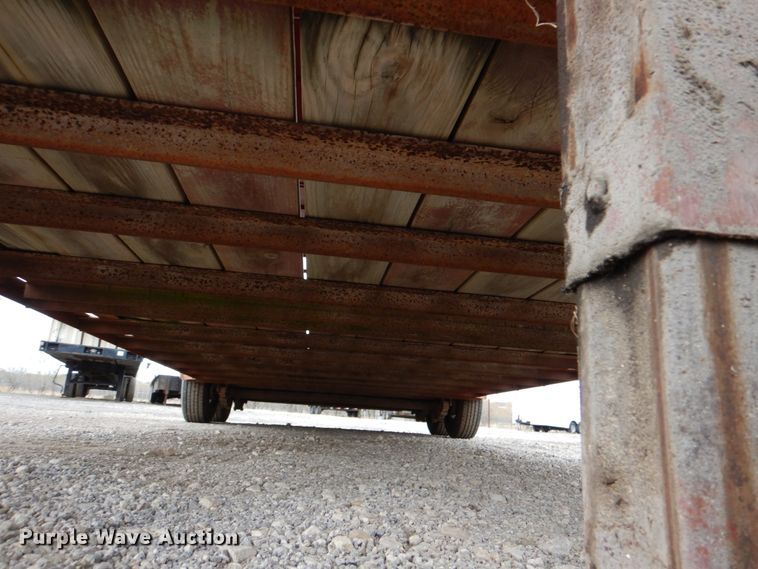 image for item DJ0760 1992 Diamond D livestock trailer