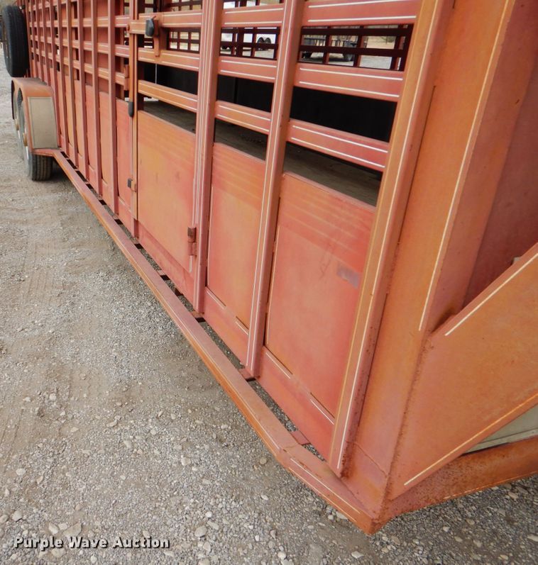 image for item DJ0760 1992 Diamond D livestock trailer