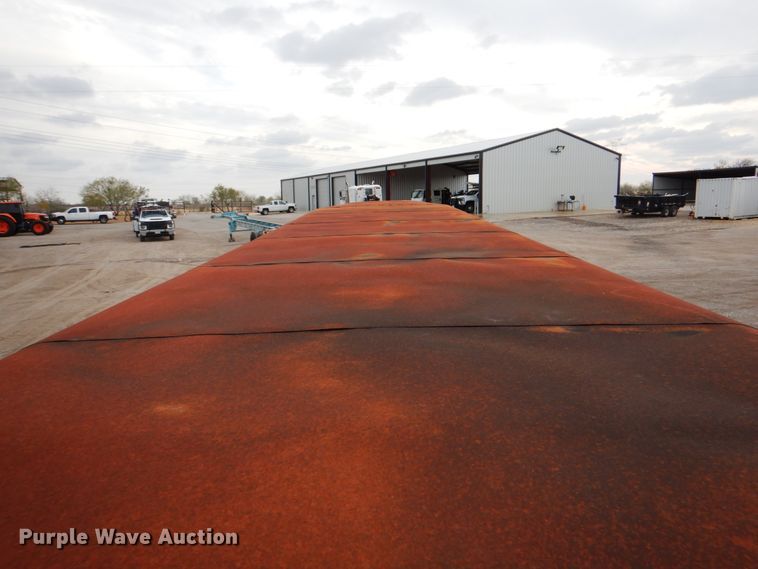 image for item DJ0760 1992 Diamond D livestock trailer