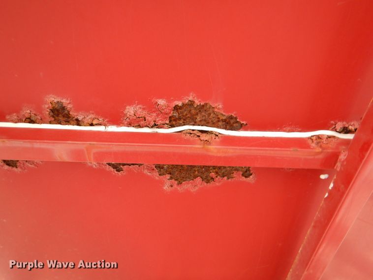 image for item DJ0760 1992 Diamond D livestock trailer