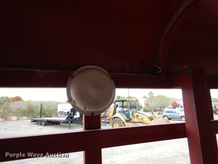 image for item DJ0760 1992 Diamond D livestock trailer