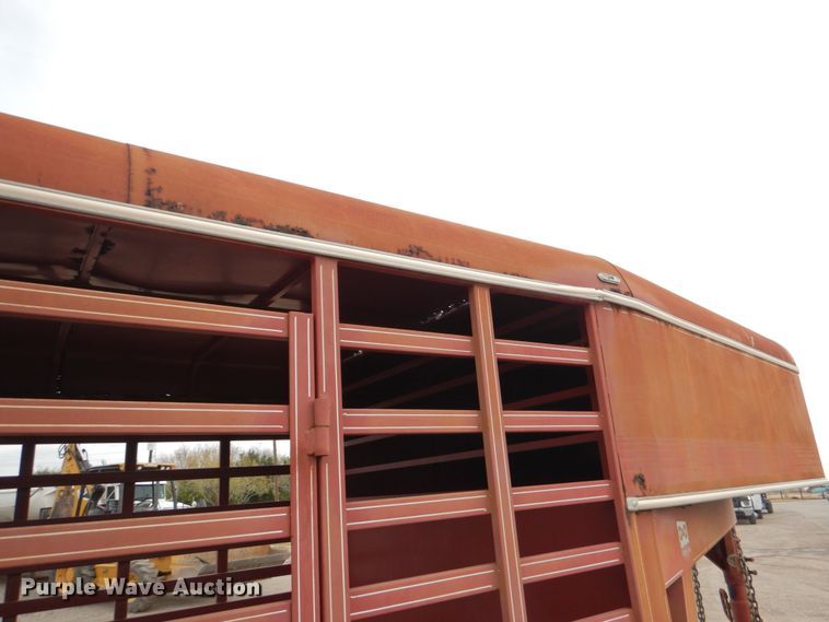 image for item DJ0760 1992 Diamond D livestock trailer