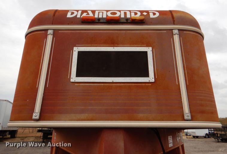 image for item DJ0760 1992 Diamond D livestock trailer