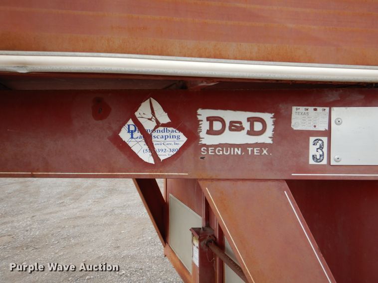 image for item DJ0760 1992 Diamond D livestock trailer