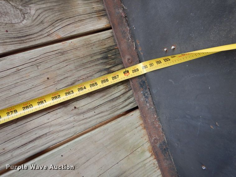 image for item DJ0760 1992 Diamond D livestock trailer