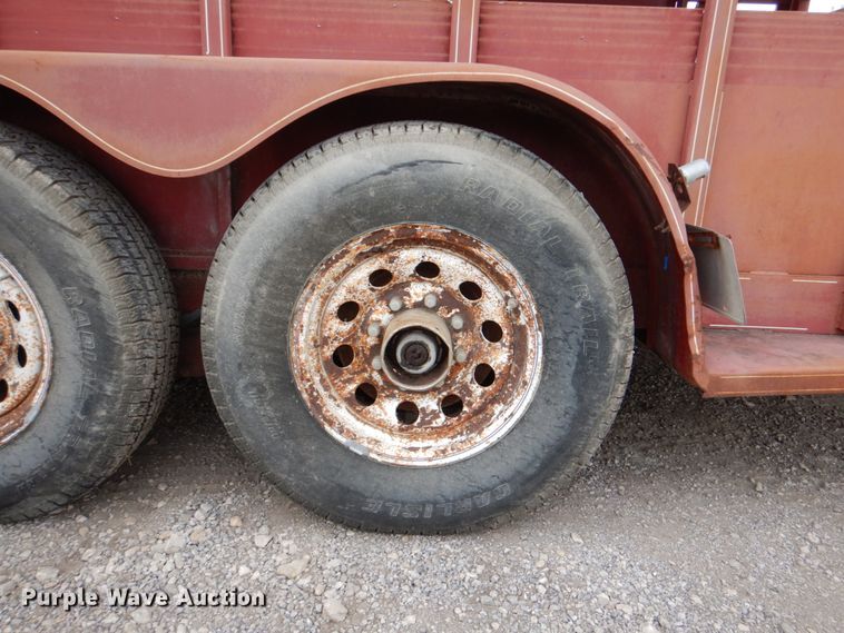 image for item DJ0760 1992 Diamond D livestock trailer