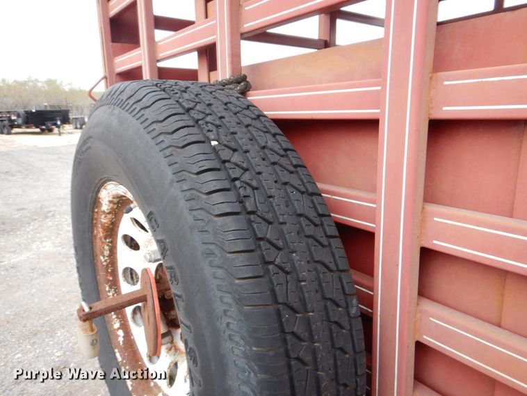 image for item DJ0760 1992 Diamond D livestock trailer