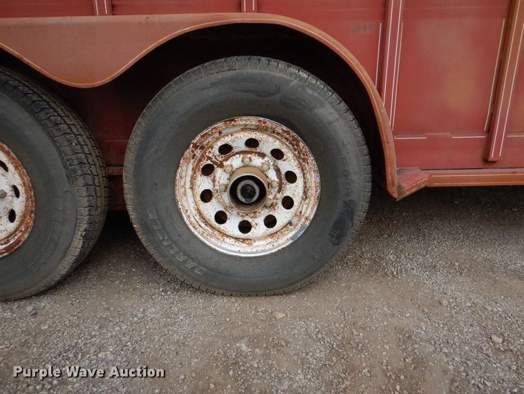 image for item DJ0760 1992 Diamond D livestock trailer