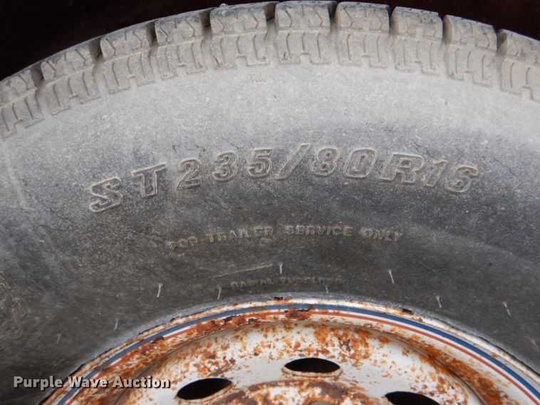 image for item DJ0760 1992 Diamond D livestock trailer