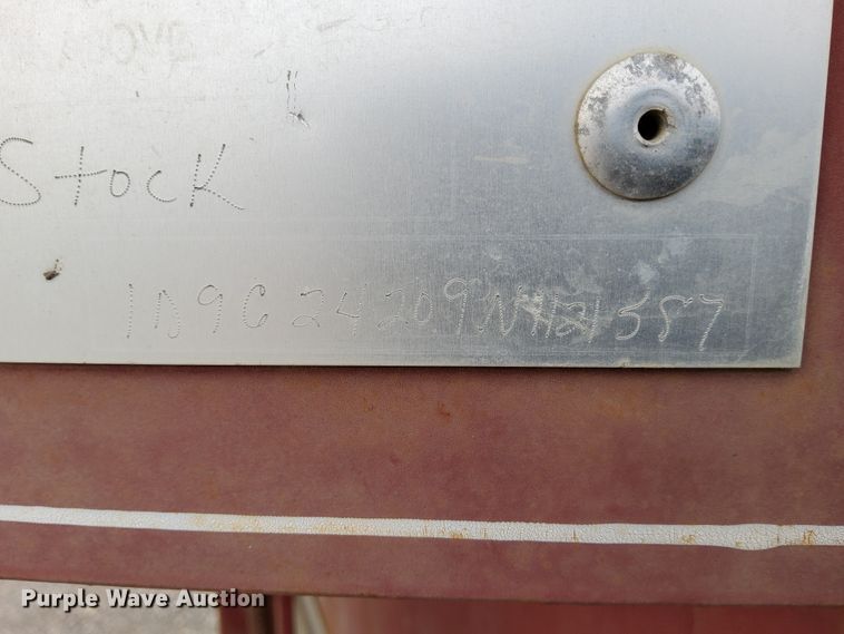 image for item DJ0760 1992 Diamond D livestock trailer