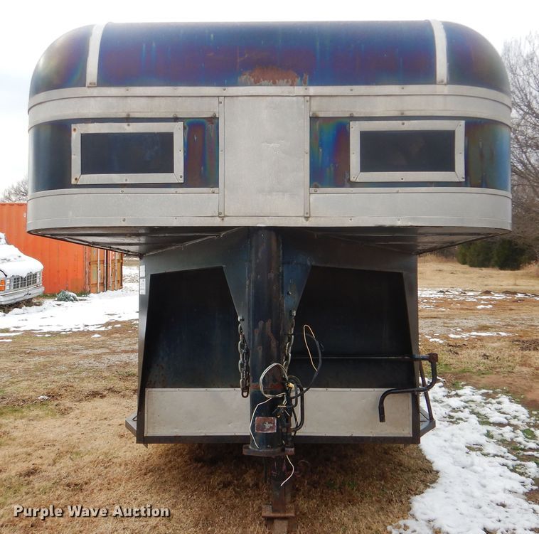 image for item DJ8579 2006 Bonanza livestock trailer