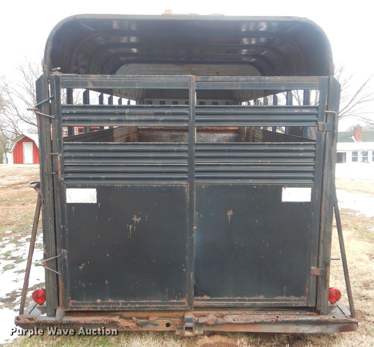 image for item DJ8579 2006 Bonanza livestock trailer
