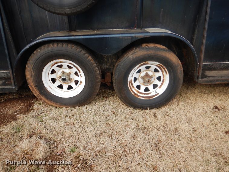 image for item DJ8579 2006 Bonanza livestock trailer