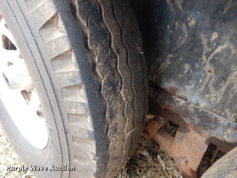 image for item DJ8579 2006 Bonanza livestock trailer