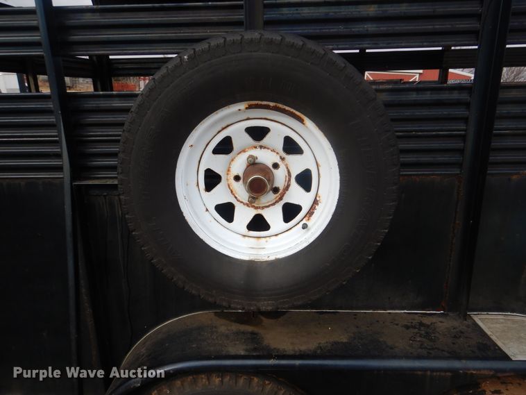 image for item DJ8579 2006 Bonanza livestock trailer