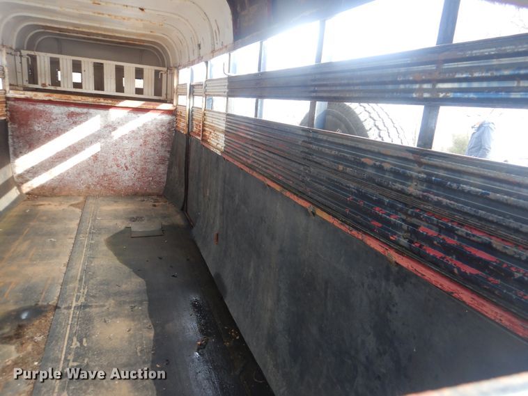 image for item DJ8579 2006 Bonanza livestock trailer