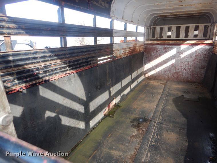 image for item DJ8579 2006 Bonanza livestock trailer