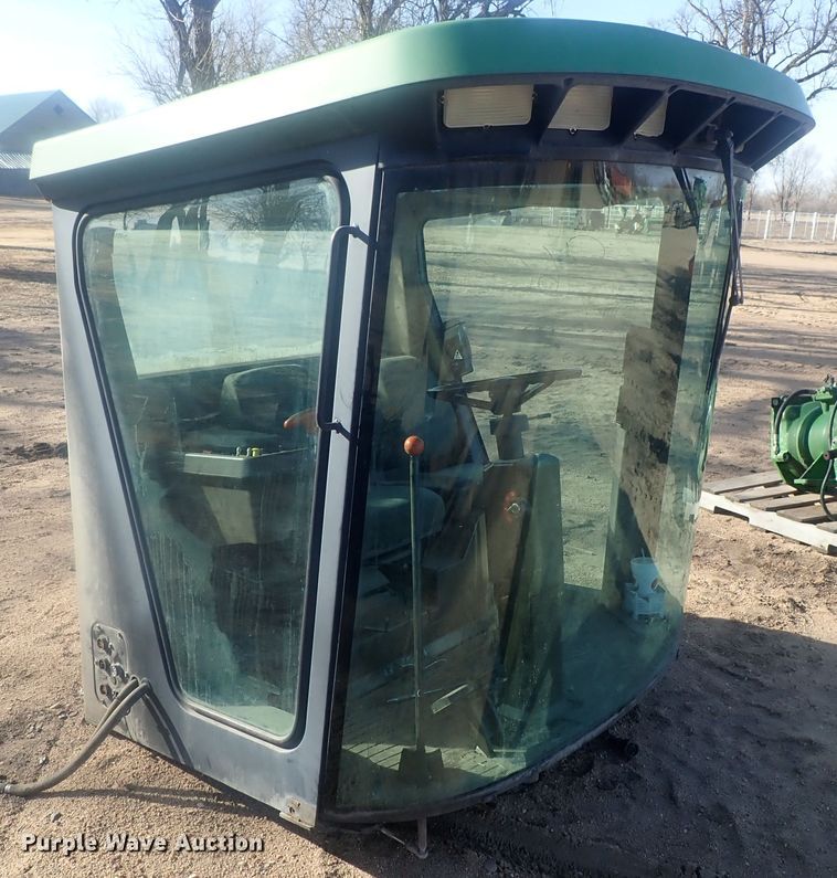 John Deere 9600 cab in Kinsley, KS | Item HC9775 sold | Purple Wave