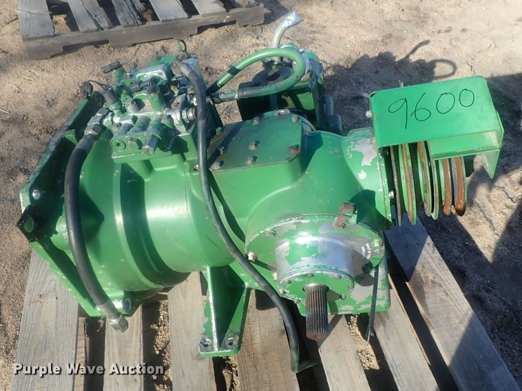 image for item HC9776 John Deere 9600 engine gearcase assembly