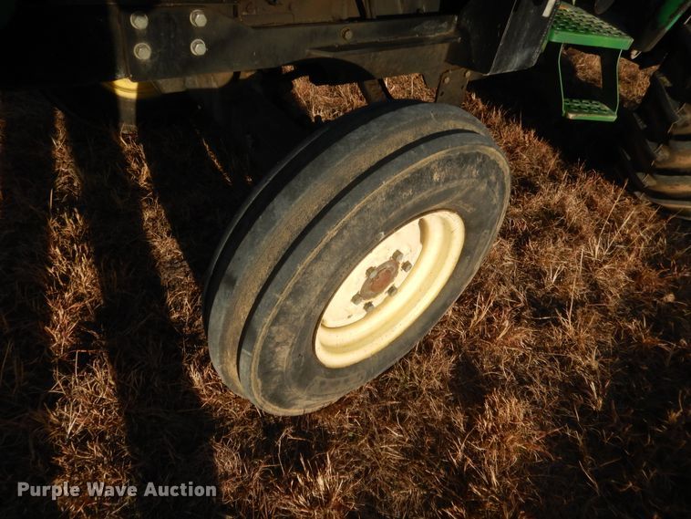 image for item HG9756 1996 John Deere 5500  tractor