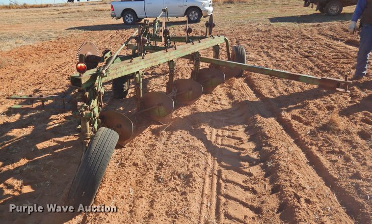 image for item HU9721 John Deere five bottom plow