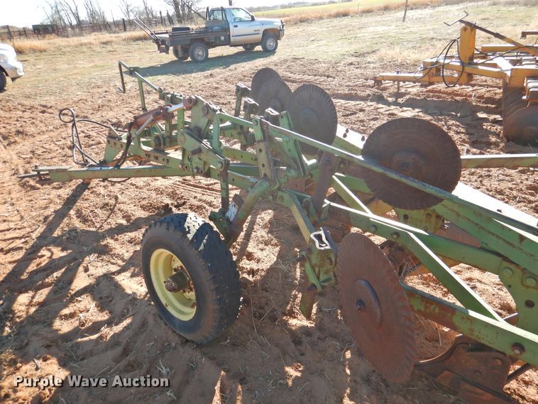 image for item HU9721 John Deere five bottom plow