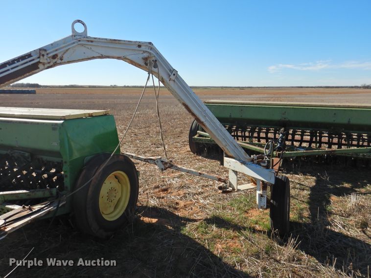 image for item HU9724 (2) John Deere 8300 grain drills