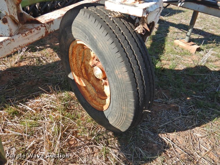 image for item HU9724 (2) John Deere 8300 grain drills