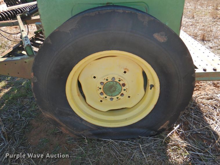 image for item HU9724 (2) John Deere 8300 grain drills