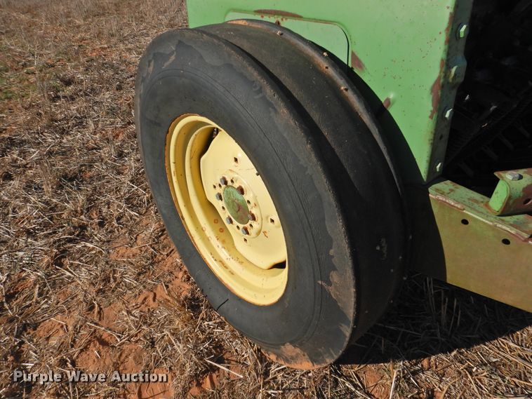 image for item HU9724 (2) John Deere 8300 grain drills