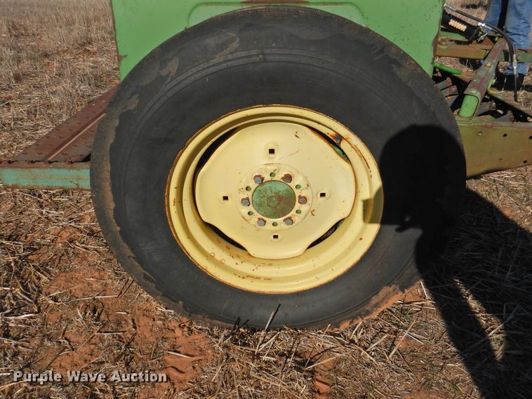 image for item HU9724 (2) John Deere 8300 grain drills