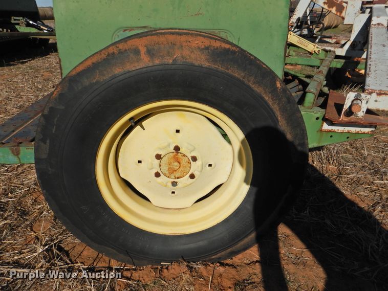 image for item HU9724 (2) John Deere 8300 grain drills