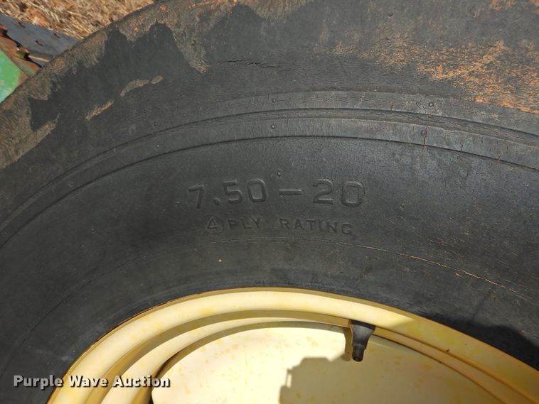 image for item HU9724 (2) John Deere 8300 grain drills